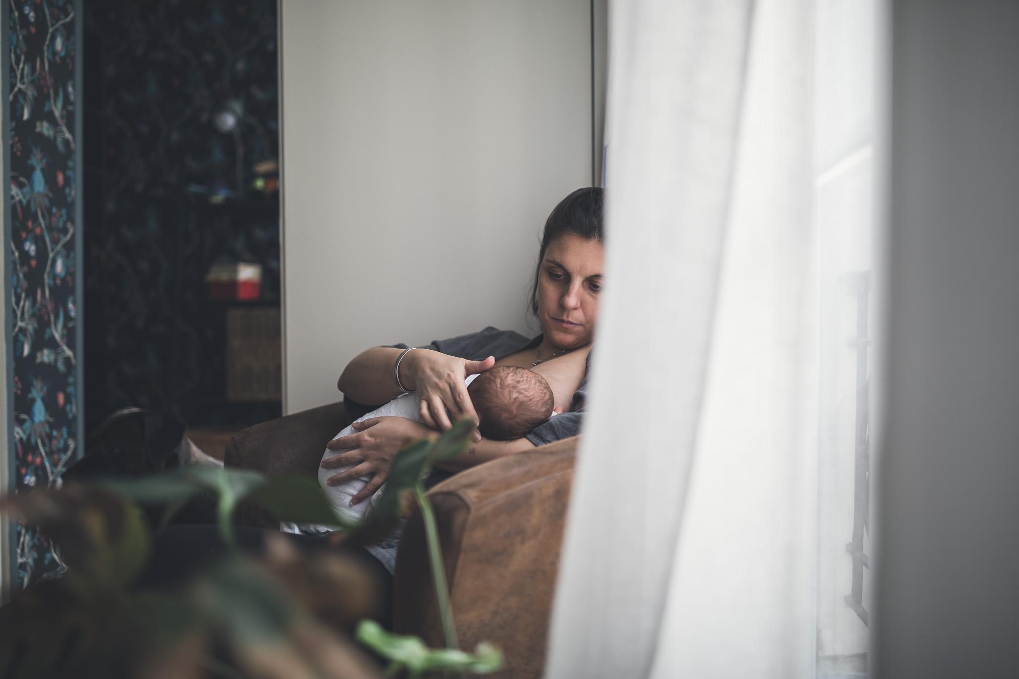 Photographie future maman bébé nouveau-né naissance grossesse colombes paris reportage du quotidien
